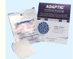 MEDICAZIONE NON ADERENTE STERILE APTIC MISURA 7,6X7,6CM 10 PEZZI 2012ZI - Farmadott.it
